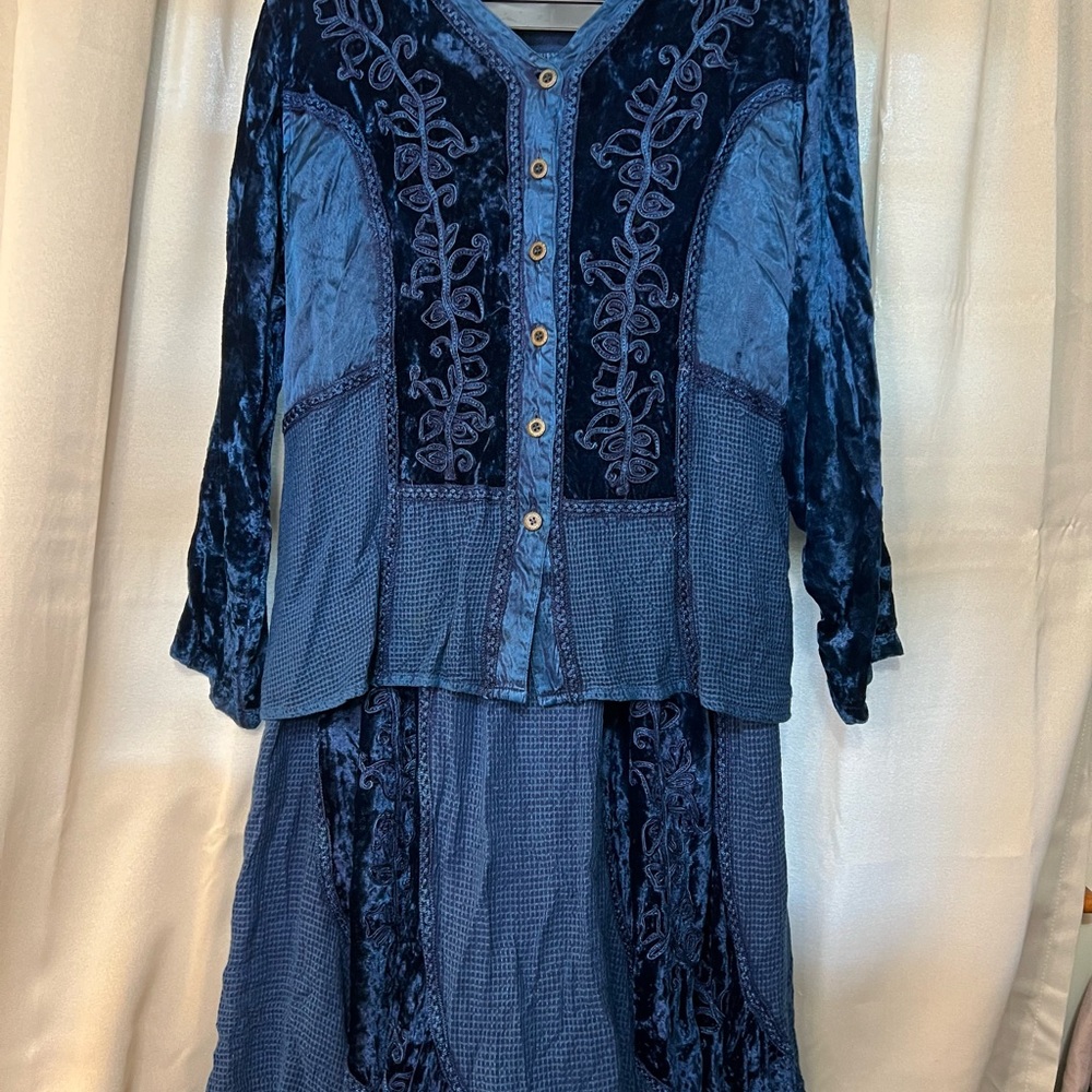 Women's One Size Velour/Velvet Blue Skirt and Shirt Set with Embroidering - Picture 2 of 13